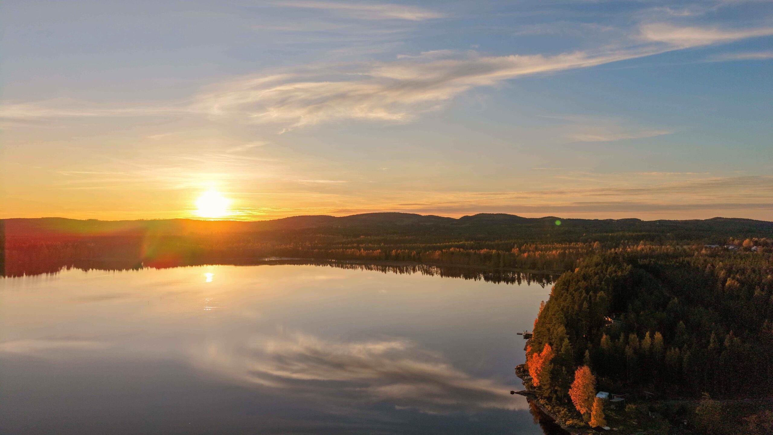 Ruskamaisema ja tyynijärvi